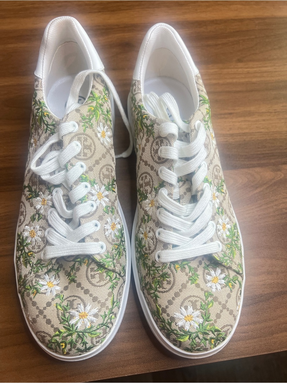 Tory Burch Howell T Monogram Embroidered Court Sneaker (sz 9)
